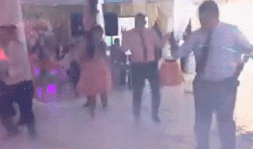Facebook viral: quinceañera sorprende con atrevida coreografía al lado de su padre y tíos [VIDEO]
