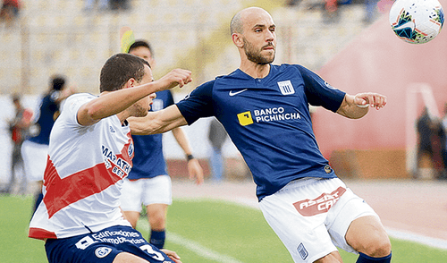 Sin suerte. Federico Rodríguez peleando el balón con un rival. El uruguayo marcó un tanto, pero no le alcanzó para ganar. Sin suerte. Federico Rodríguez peleando el balón con un rival. El uruguayo marcó un tanto, pero no le alcanzó para ganar.