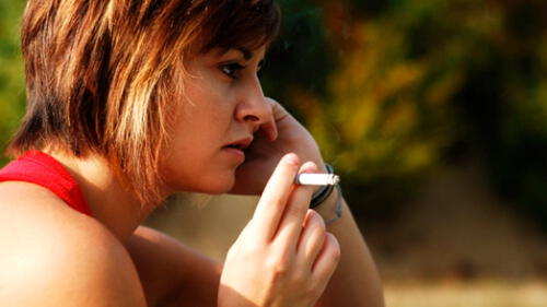 Mujeres que fuman tienen más riesgo de padecer enfermedades. Créditos: Difusión. Mujeres que fuman tienen más riesgo de padecer enfermedades. Créditos: Difusión.