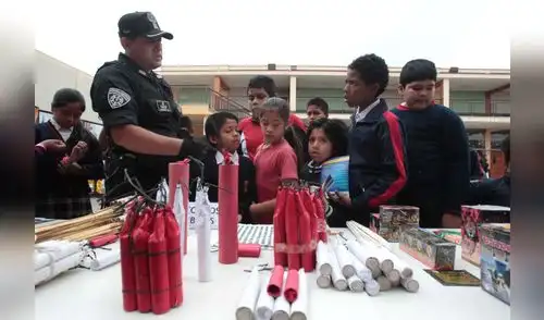 Fiscalía pide a los escolares que denuncien la venta ilegal de pirotécnicos Fiscalía pide a los escolares que denuncien la venta ilegal de pirotécnicos