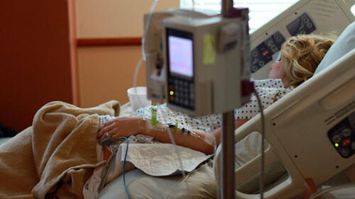 Enfermera mató por error a mujer al inyectarle un antiácido