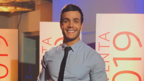 Mario Irivarren se somete a implante de cabello