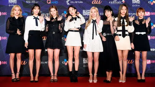 Girls' Generation; también conocido como SNSD es un girl group formado por el sello discográfico S.M. Entertainment en 2007