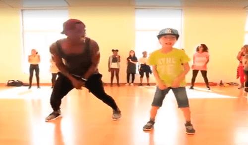 Facebook viral: niño y su profesor sorprenden con sus increíbles pasos de baile [VIDEO] 