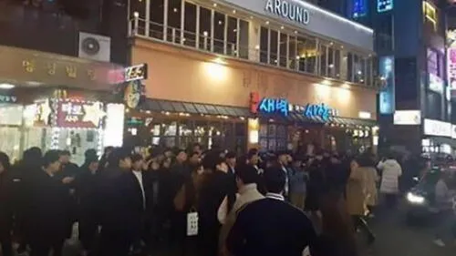 YouTube Viral: Olvidaron cerrar sus cortinas y los descubrieron teniendo relaciones YouTube Viral: Olvidaron cerrar sus cortinas y los descubrieron teniendo relaciones