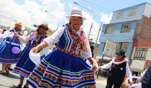 Arequipa: Realizaron colorido pasacalle por carnavales en Mariano Melgar [FOTOS]