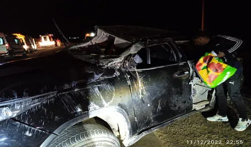 Así quedó el vehiculo donde falleció el hijo de futbolista. Foto: La República. Así quedó el vehiculo donde falleció el hijo de futbolista. Foto: La República.