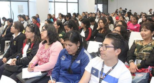Docentes en Arequipa fueron capacitados para tratar temas de bullying y maltrato. Docentes en Arequipa fueron capacitados para tratar temas de bullying y maltrato.