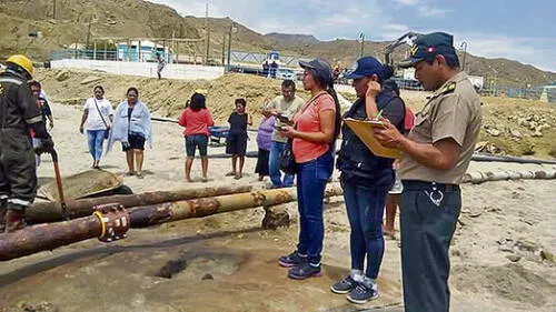 Derrame de crudo de petróleo causa contaminación en playa de caleta Cabo Blanco