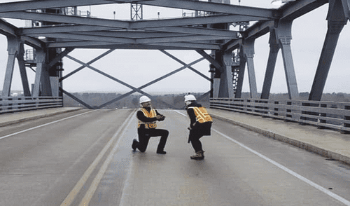 Ingeniero civil realizó inusual pedida de mano.