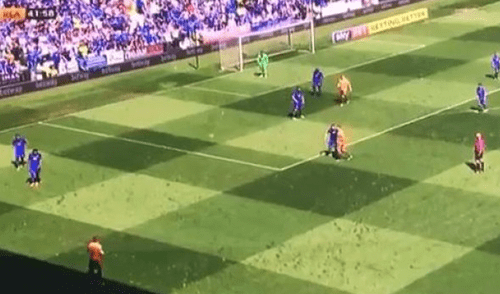 YouTube: El saque de banda más surrealista de la historia [VIDEO]