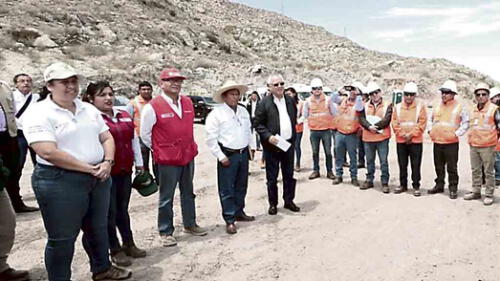 Visita. Ministros se trasladaron hasta Ichupampa.