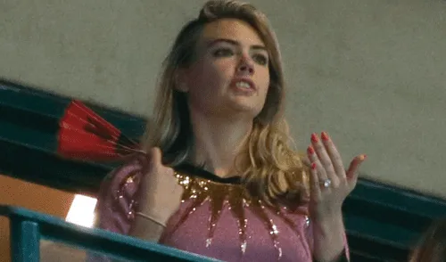 Kate Upton posaba en topless hasta que algo salió mal [FOTOS]