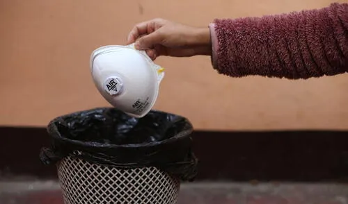 Minam pide que población no deseche las mascarillas a los ríos o litorales. Foto: Andina