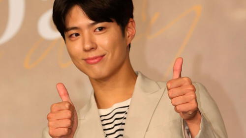 El actor coreano Park Bo Gum anuncia su lanzamiento como cantante con el álbum “Blue Bird”.