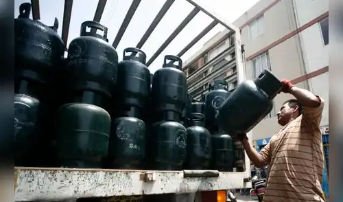 Estiman que balón de gas debería bajar S/ 9,30 por caída de precio referencial