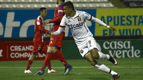 arce. El mexicano hizo su sétimo gol con Melgar en el año. arce. El mexicano hizo su sétimo gol con Melgar en el año.