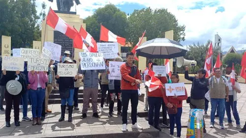 pedido. Operadores de turismo hicieron unn plantón pidiendo poner fin a las protestas que afectan al sector.