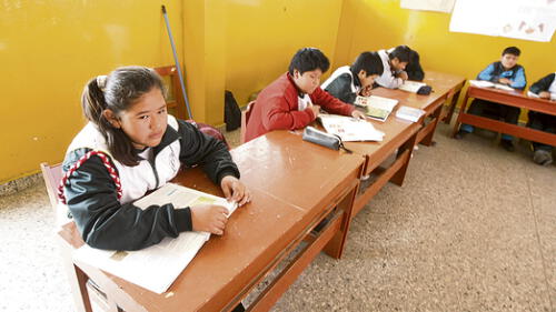 COCACHACRA
UN DIA DESPUES DEL LEVANTAMEINTO DEL ESTADO DE EMERGENCIA se ponen al día. Las clases se han regularizado en el valle.