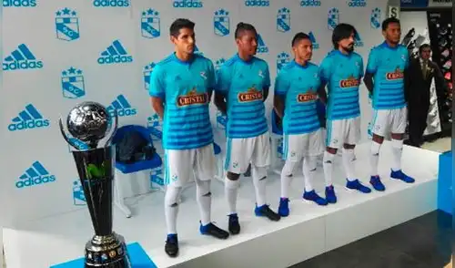 Sporting Cristal develó su camiseta oficial para la temporada 2017 Sporting Cristal develó su camiseta oficial para la temporada 2017