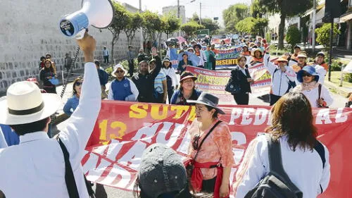 Maestros del sur paralizan mañana pese a que Minedu les descontará