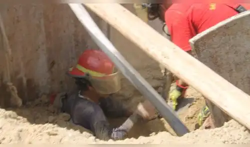 Sullana: obrero quedó atrapado tras derrumbe de arena [VIDEO]