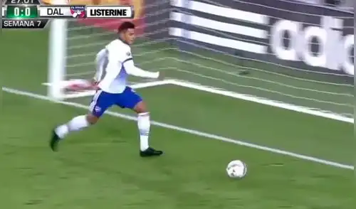 Risas en YouTube con increíble blooper de jugador que estaba solo frente al arco [VIDEO]