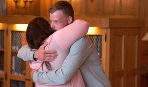 En YouTube, el emotivo encuentro entre viuda y hombre que ahora tiene el rostro de su esposo [VIDEO]