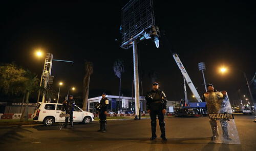 MML retira tres paneles publicitarios colocados sin autorización en La Molina MML retira tres paneles publicitarios colocados sin autorización en La Molina