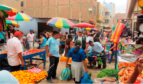 El aumento de los ambulantes en Moshoqueque es progresivo en la pandemia. Foto: La República. Moshoqueque
