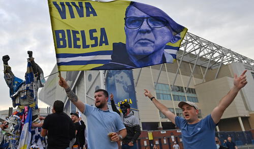 Leeds United: Hinchas celebran título y ascenso cantando ‘We are de champions’ de Queen