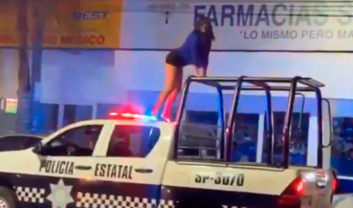 YouTube viral: Policía intenta atrapar a joven ebria y ella se burla bailando sexy twerking [VIDEO]