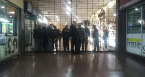 Anciano dispara contra dos mujeres y luego se suicida en peluquería de Chile Anciano dispara contra dos mujeres y luego se suicida en peluquería de Chile