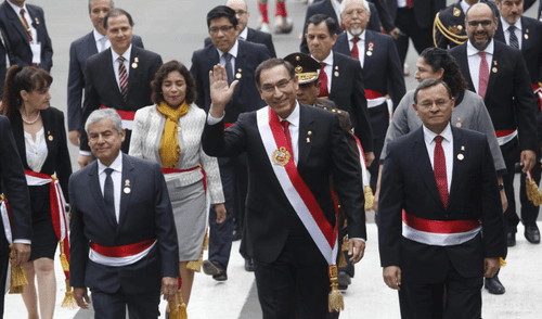 Martín Vizcarra se trasladó caminando al Congreso [VIDEO]
