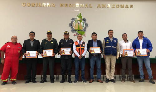 Posaron para la foto las instituciones que fueron reconocidas por INDECI Posaron para la foto las instituciones que fueron reconocidas por INDECI.