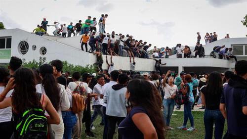 Varias personas corrieron ante el desorden que se generó en el Parque del Este. Foto: EFE Varias personas corrieron ante el desorden que se generó en el Parque del Este