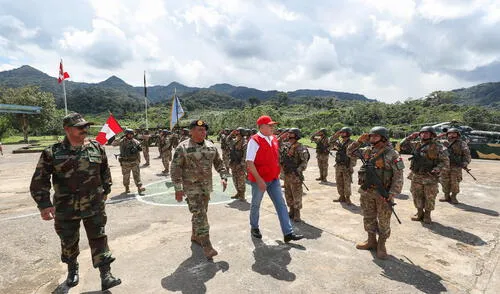 Inspección. Ministro de Defensa en El Tambo, en El Cenepa.