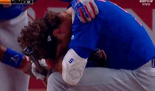 Beisbolista llora tras golpear accidentalmente con un pelotazo a una niña [VIDEO]