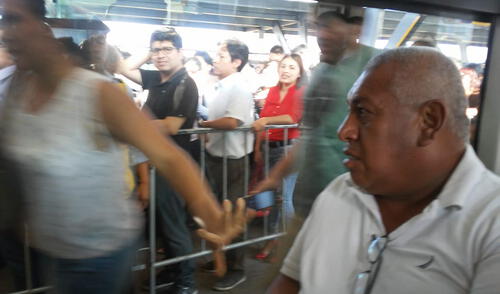 Metropolitano : Estación Naranjal colapsó tras eliminar cola de sentados [FOTOS]
