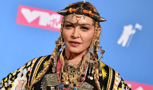 Madonna Instagram cantante enciende las redes al posar en topless para lucir su muleta y reta la censura Madonna Instagram cantante enciende las redes al posar en topless para lucir su muleta y reta la censura