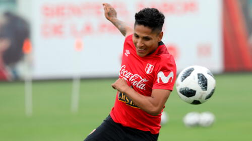 Raúl Ruidíaz hace pícaro comentario sobre su gol con la mano a Brasil Raúl Ruidíaz hace pícaro comentario sobre su gol con la mano a Brasil