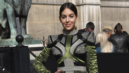 La modelo de 26 años planea conquistar al público italiano y se presentaría en la gala musical. (Foto: AFP) Georgina Rodriguez viaja para presentar el Festival San Remo