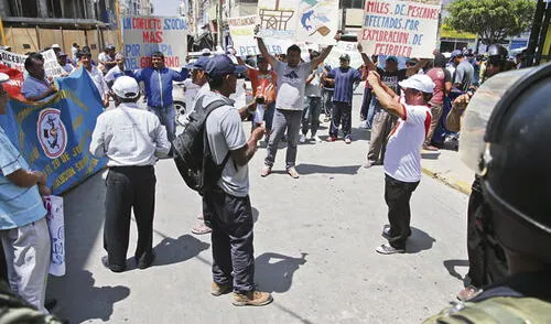 Crece rechazo de pescadores del norte a concesión de cinco lotes petroleros que firmó PPK Crece rechazo de pescadores del norte a concesión de cinco lotes petroleros que firmó PPK