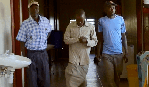 Vía YouTube: El hombre con el pene más grande del mundo fue operado con éxito [FOTO + VIDEO]