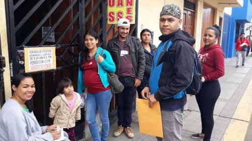 Ciudadanos venezolanos preocupados en Chimbote por pedido de pasaporte Ciudadanos venezolanos preocupados en Chimbote por pedido de pasaporte