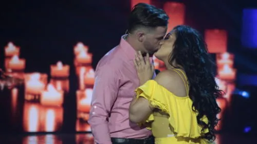 El artista del año: Michelle Soifer y Kevin Blow protagonizaron apasionado beso 