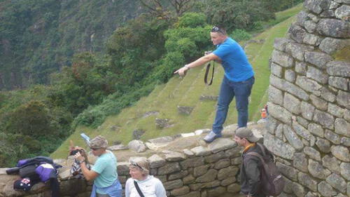 Los excesos de los turistas en Machupicchu