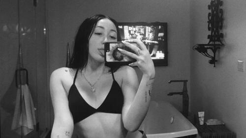 Hermana menor de Miley Cyrus preocupa a fans con extrema delgadez [VIDEO]