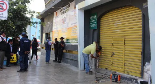 Chiclayo: clausuran y sueldan puertas de discoteca Chiclayo: clausuran y sueldan puertas de discoteca