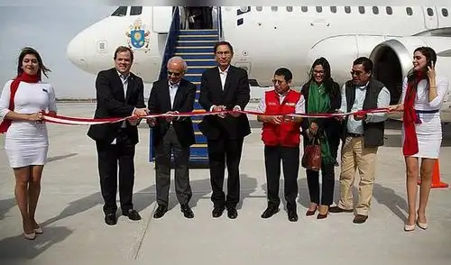 Martín Vizcarra inaugura vuelo comercial Pisco-Cusco para beneficio del turismo 